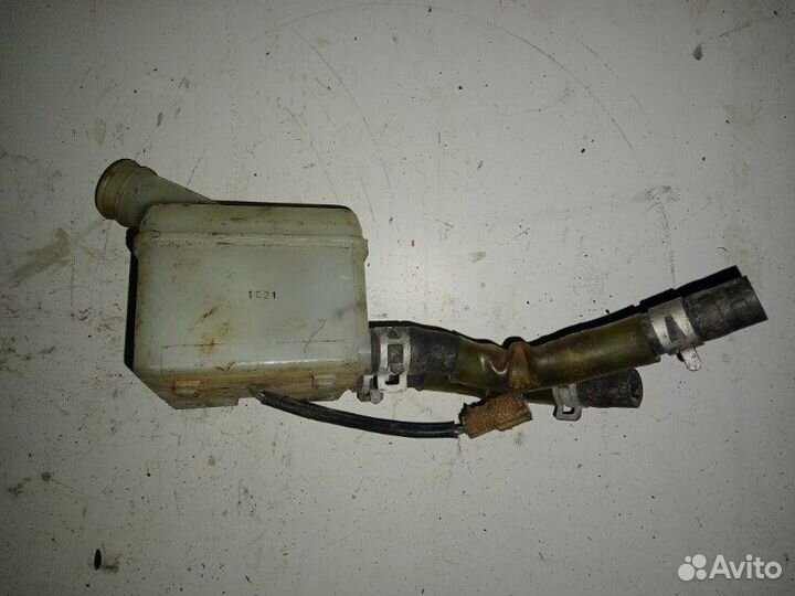 Бачок для тормозной жидкости Toyota Hiace LH104