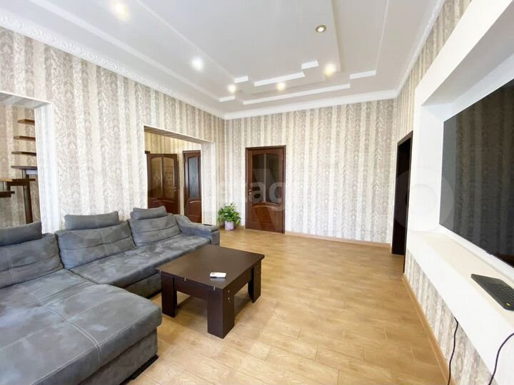 Дом 224,9 м² на участке 7,6 сот.