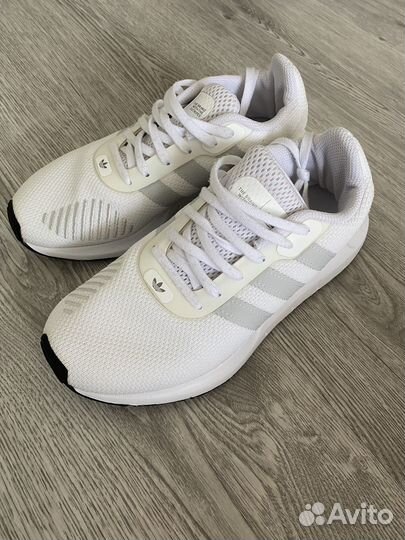 Кроссовки женские adidas 37 размер