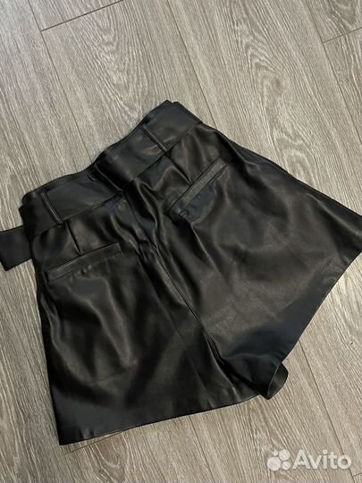 Кожаные шорты