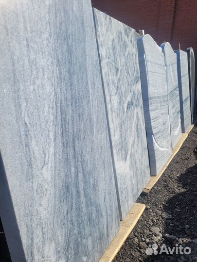 Памятники из мраморной крошки