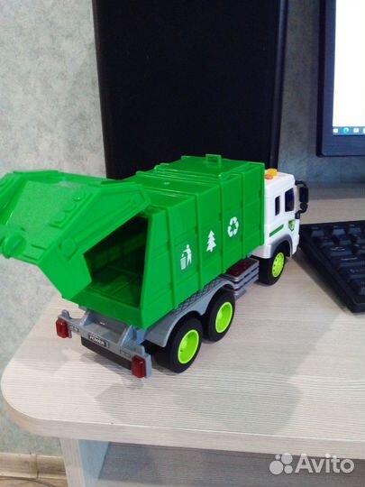 Игрушка машина мусоровоз