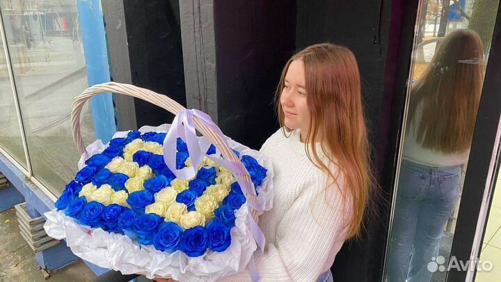 Большая корзина с розами 