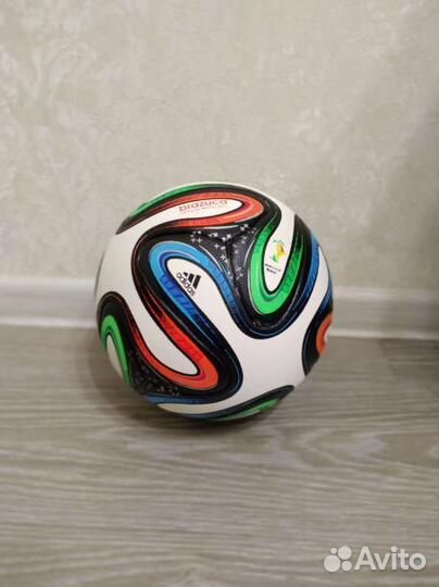 Футбольный мяч