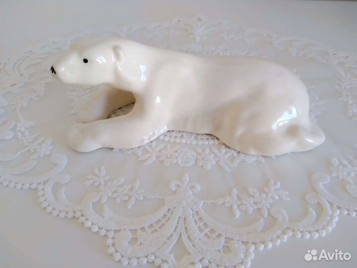 Белый медведь фарфор