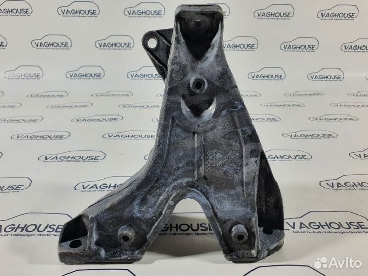 Кронштейн двигателя правый Audi A4 B6 8E 1.9 2003