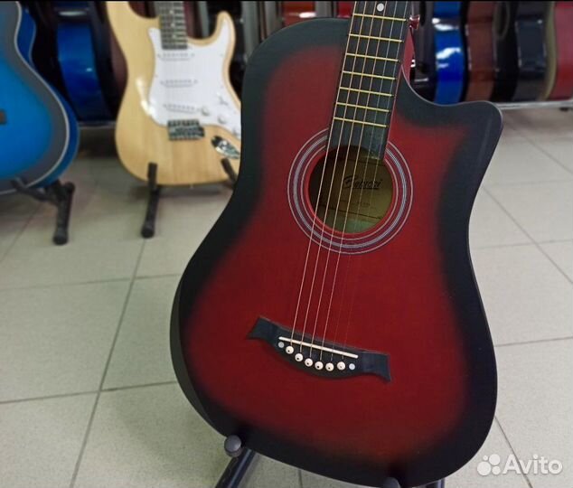 Акустическая гитара Belucci красная