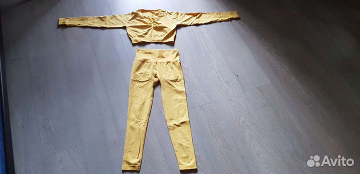 Спортивный костюм для занятий спорта и фитнеса