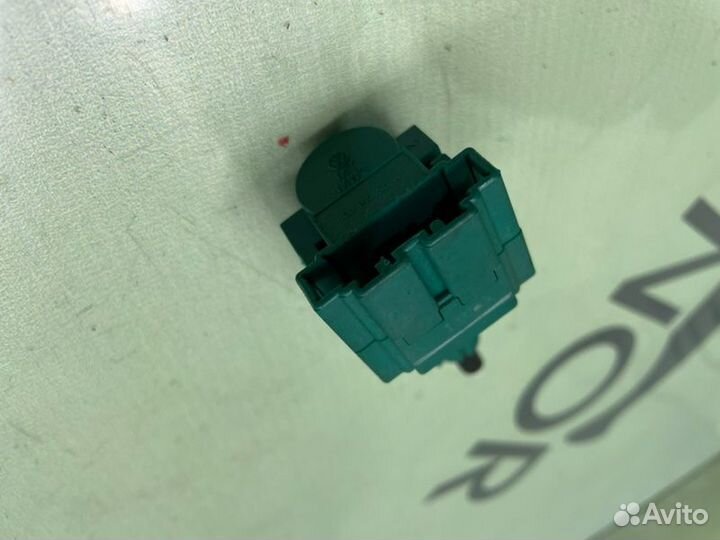 Датчик педали тормоза Volkswagen Touareg 7L дорест