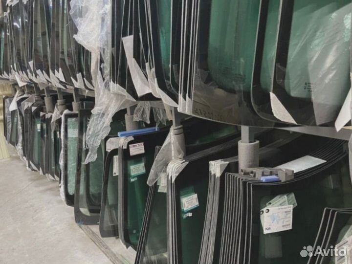 Стекло лобовое нижнее Doosan