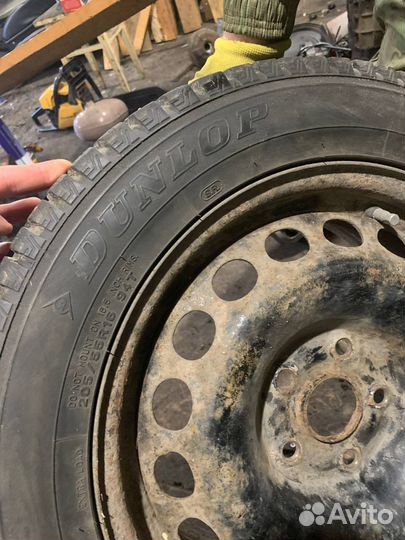 Dunlop SP Winter Ice 01 205/55 R16 94T