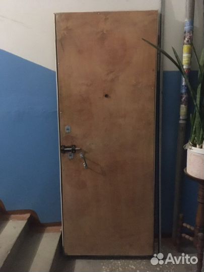 Дверь входная металлическая левая бу