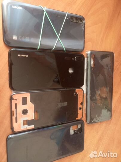 Много зап частей также новых чехлов