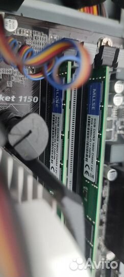 Материнская плата с процессором и памятью