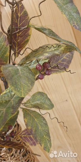 Ваза с цветами интеръерная