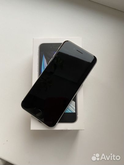 iPhone SE (2020), 64 ГБ