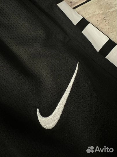 Спортивные шорты Nike