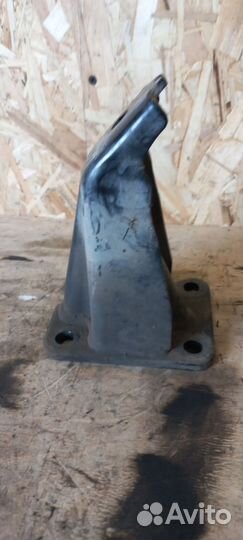 Кронштейн двигателя Navara (D40)