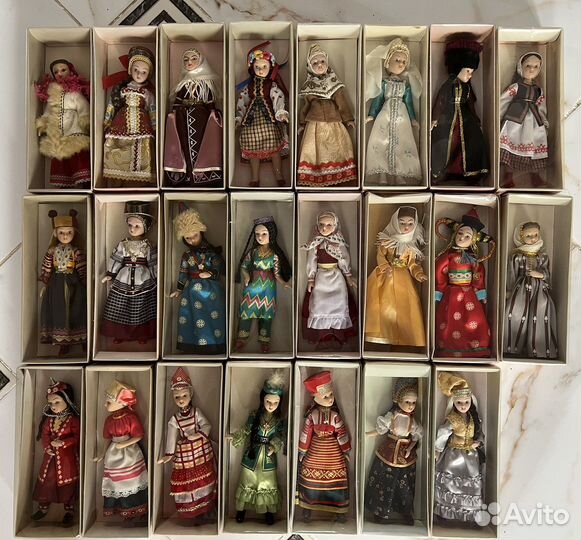 Дамы эпохи и куклы в народных костюмах