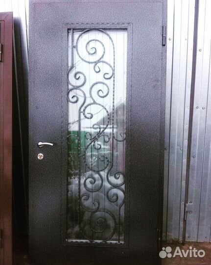 Двери входные Иней с остеклением и ковкой