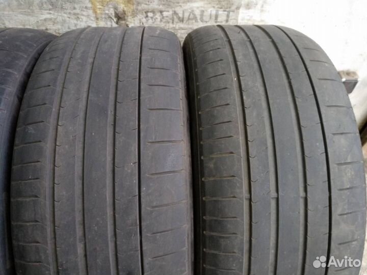 Pirelli P Zero PZ4 275/40 R22 107Y