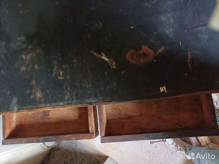 Антикварный и старинный стол