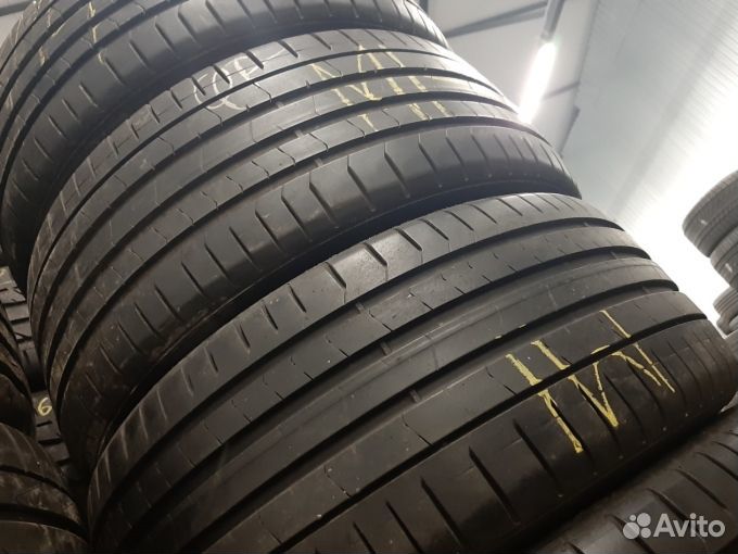 Pirelli P Zero PZ4 235/35 R19