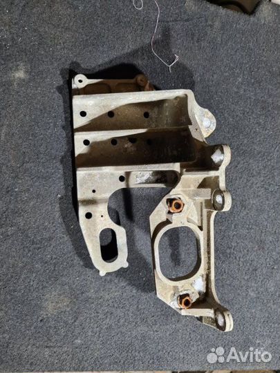 Крепление аккумулятора Nissan Qashqai J10 MR20DE