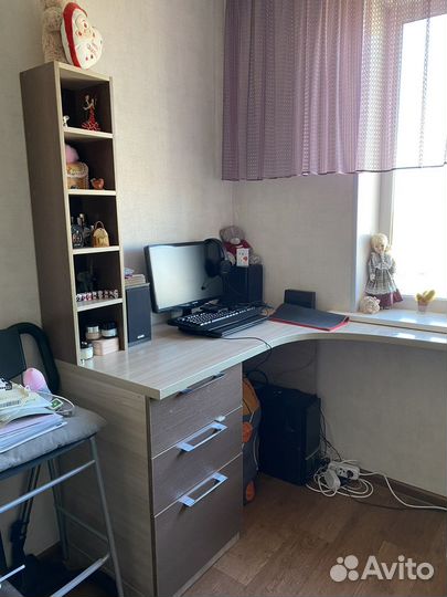 Угловой письменный стол