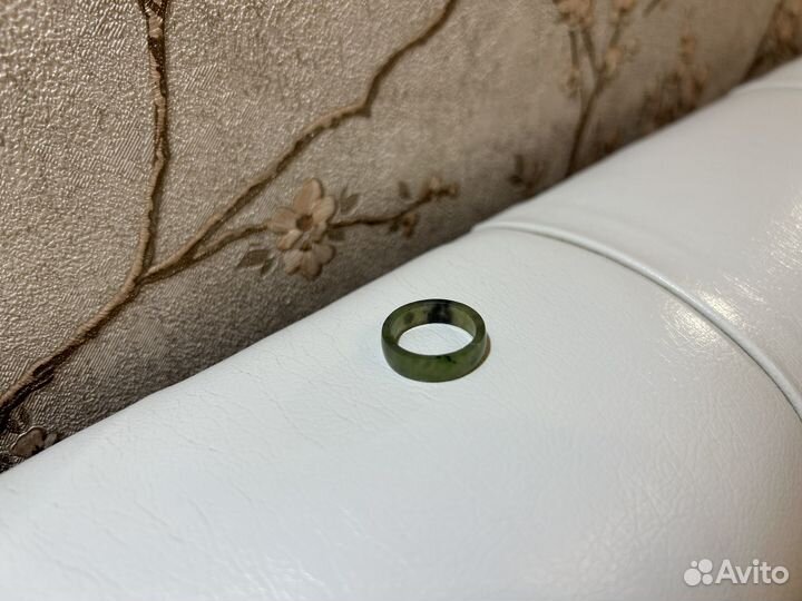 Кольцо нефритовое