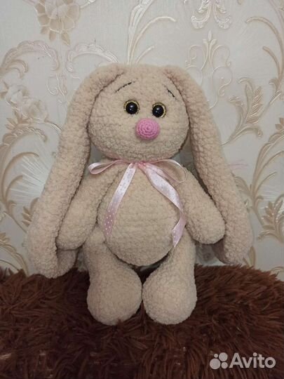 Вязанная игрушка ручной работы Заяц