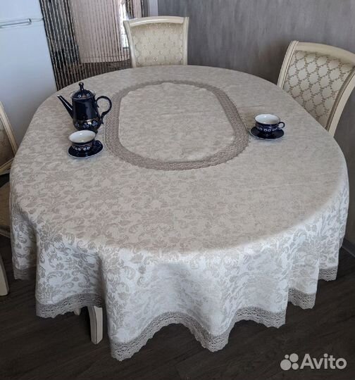 Пошив скатертей на овальный стол с кружевом