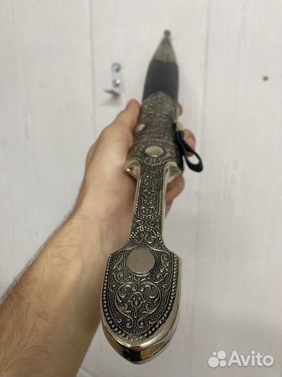 Кавказский кинжал