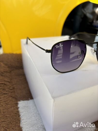 Солнцезащитные очки RAY BAN