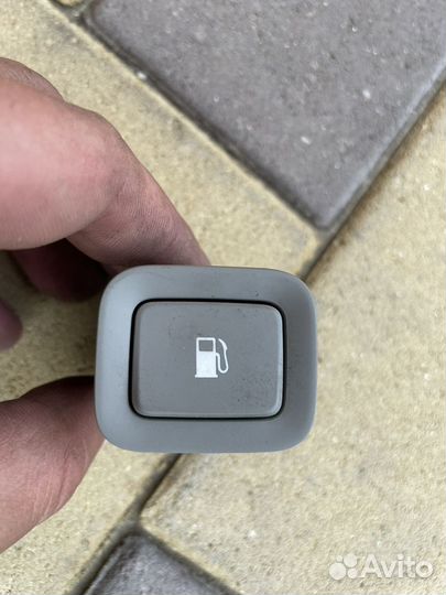 Кнопка бензобака Kia Carnival 3 YP