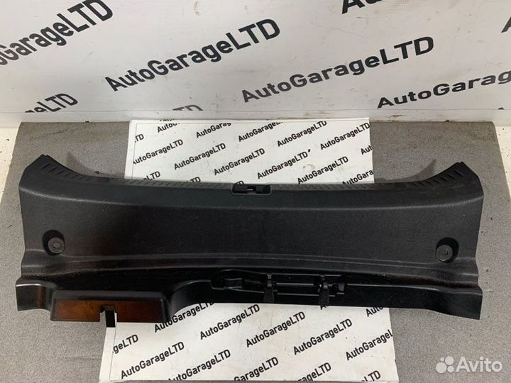 Накладка замка багажника Mercedes-Benz E-Class