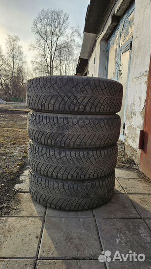 Michelin X-Ice North 4 215/60 R17