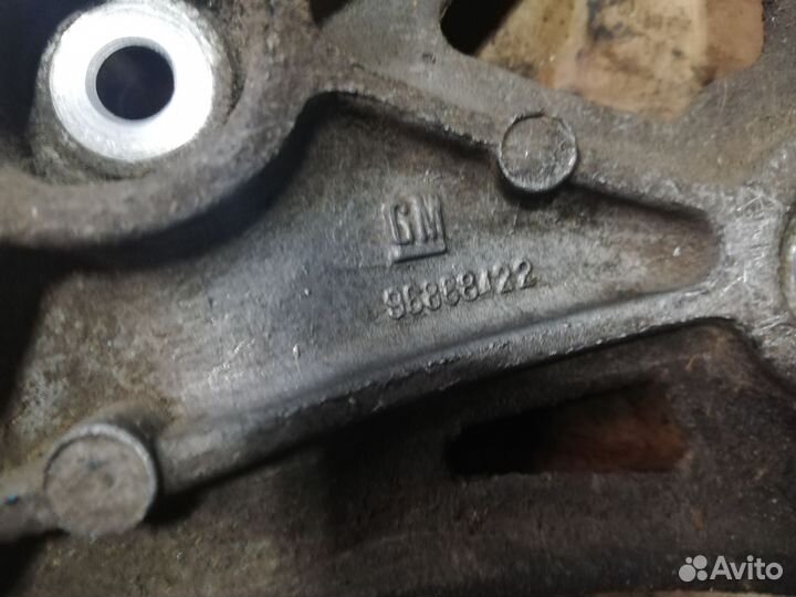 Кронштейн компрессора кондиционера Captiva Z22D1