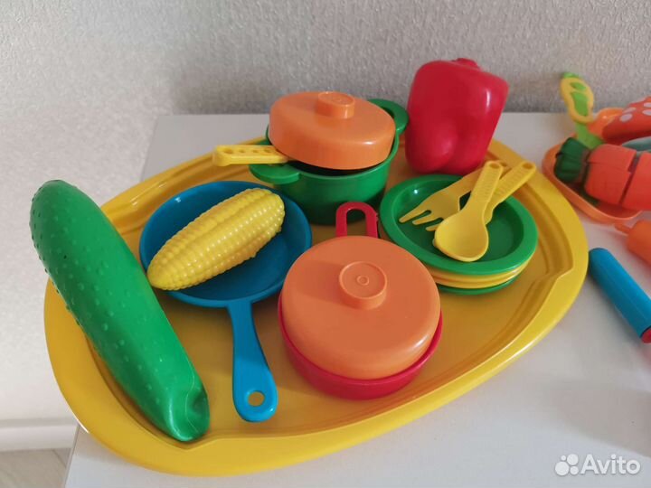 Набор доктора и посуда игрушечная одним лотом