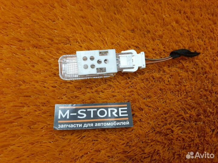 Плафон освещения Audi Q5 8R cdnc 2010