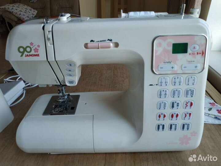 Швейная машинка Janome DC 4030