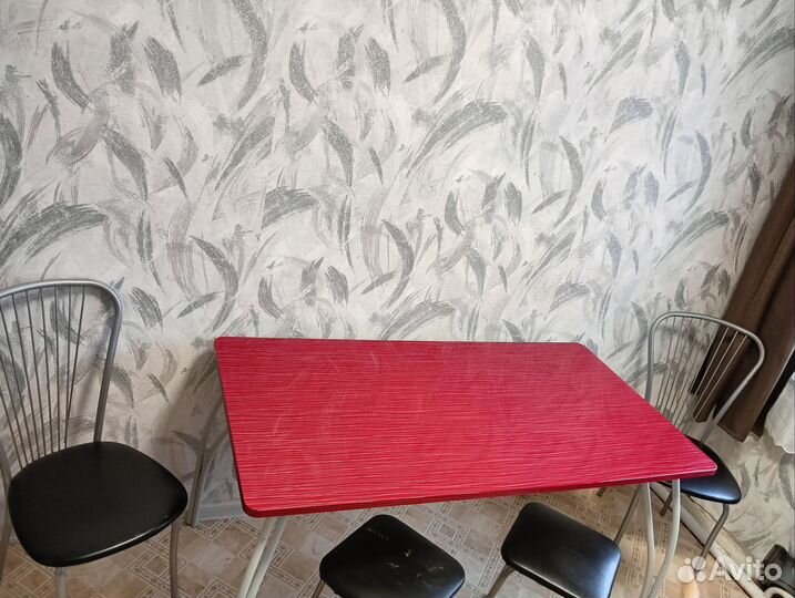 Продам стол и стулья