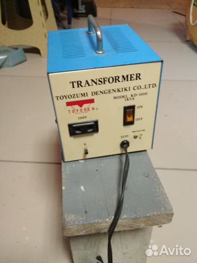 Понижающий трансформатор Toyozumi KD-1000 220/100