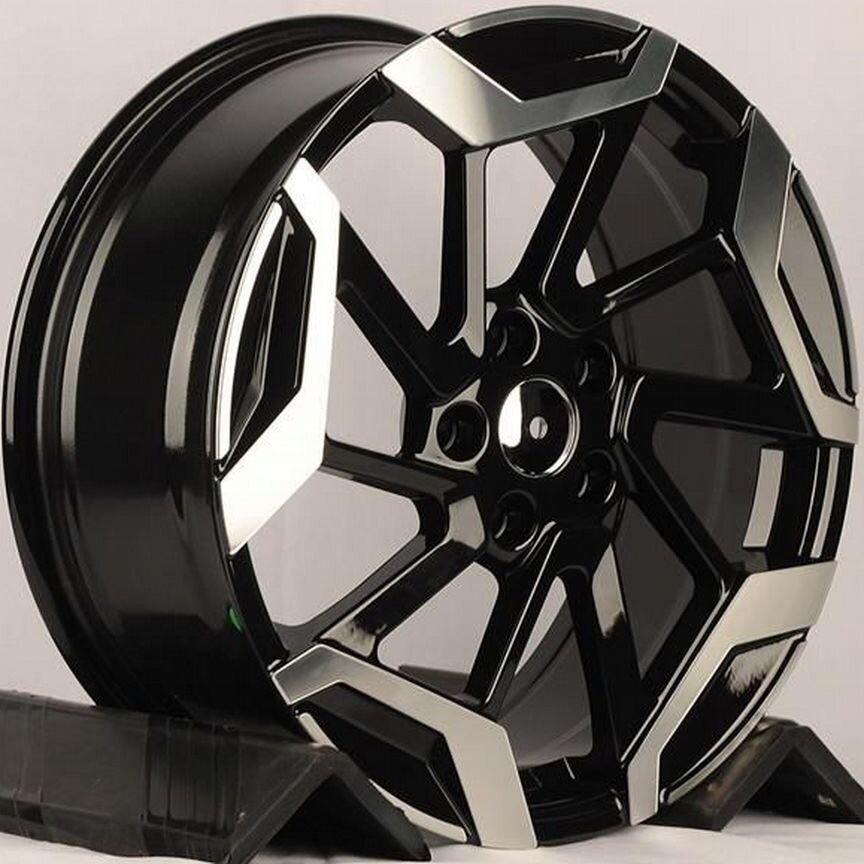 Powcan 3S1080 : 7,5x18 5*114,3 Et:50 Dia:67,1 BKF