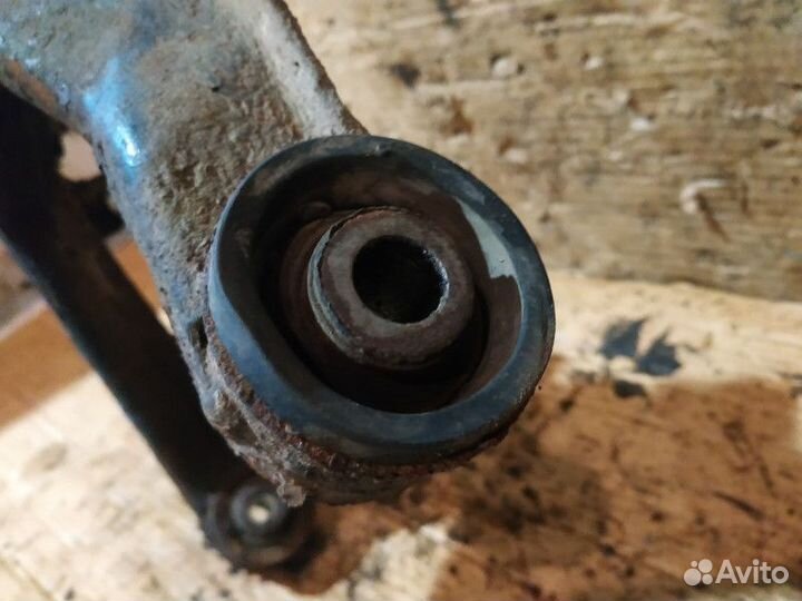 Рычаг передний правый Mitsubishi Pajero