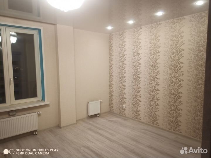 Ремонт квартир. Женщина и мужчина