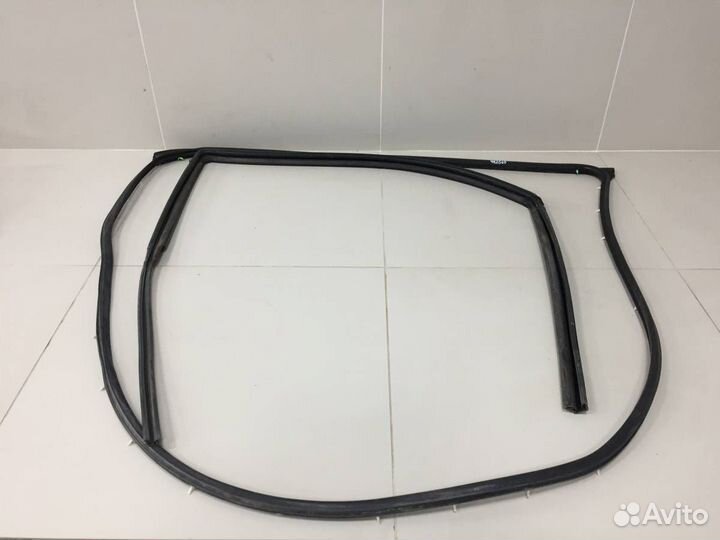 Уплотнитель стекла двери Toyota Hilux AN10,AN20,AN