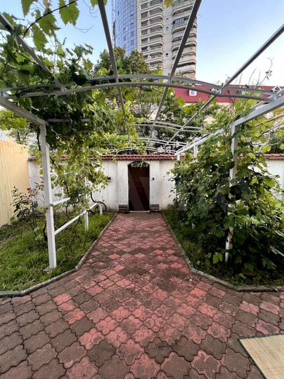 Дом 230 м² на участке 4 сот.