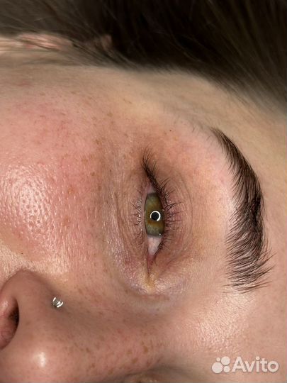 Ламинирование ресниц и коррекция бровей