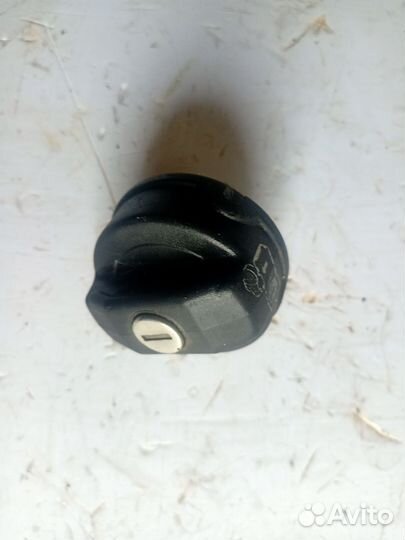 Крышка бензобака Audi / Volkswagen Golf 3